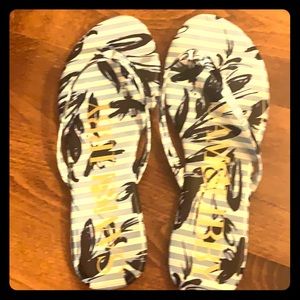 Flip flops worn once. Sz 6